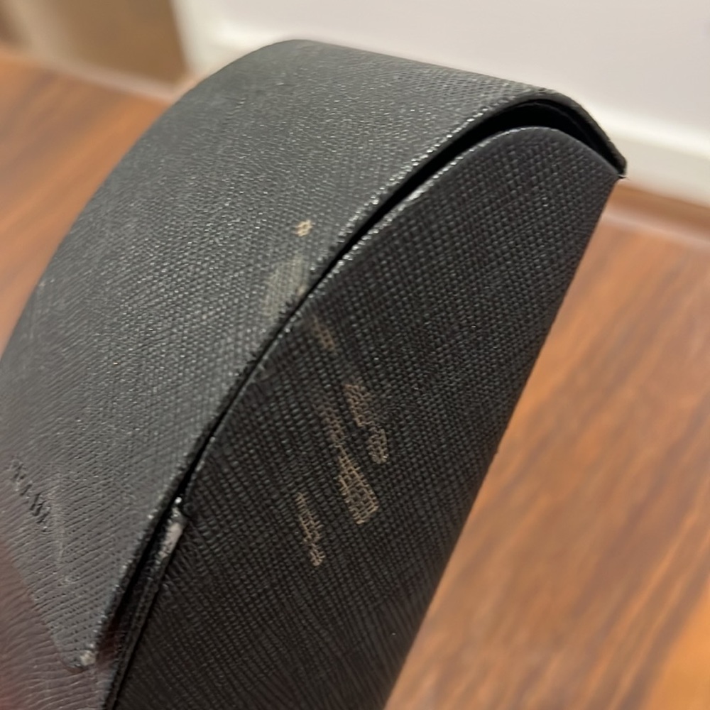Prada sunglasses case - Picture 2 of 4
